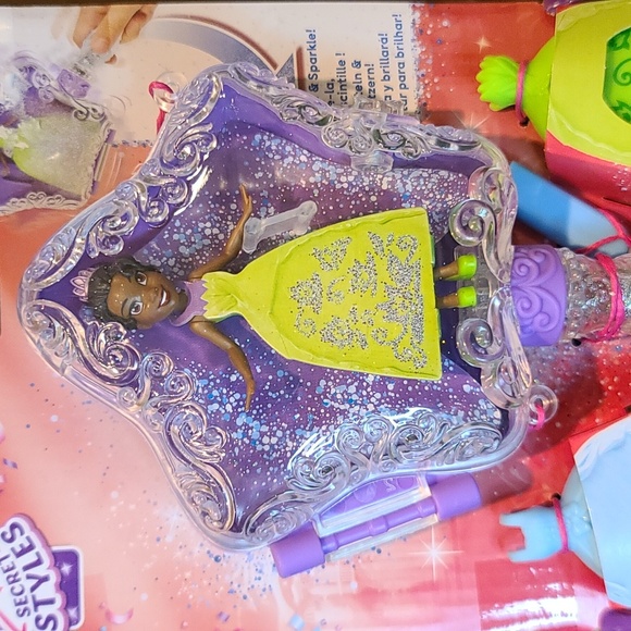 DISNEY Princess Tiana, Magic Glitter Wand & 2 Outfits NWT NIB - Picture 2 of 7